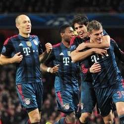 Bayern Menang 2-0 atas 10 Pemain Arsenal