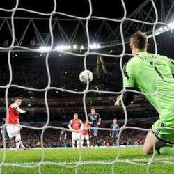 Bukan Kegagalan Penalti Pertama Oezil Musim Ini