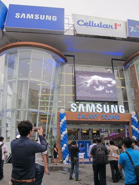 Galaxy Square, Sarang Raksasa Gadget Samsung 