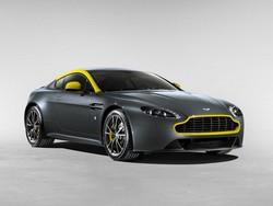 2 Mobil Spesial Aston Martin
