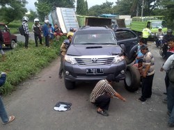 Kecelakaan Beruntun di Semarang, Fortuner Diseruduk Truk hingga Terguling