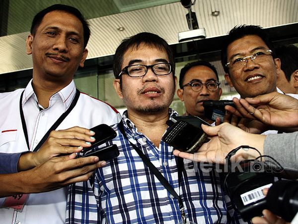 Pasek, Yudi Latif dan Misbakhun Besuk Anas