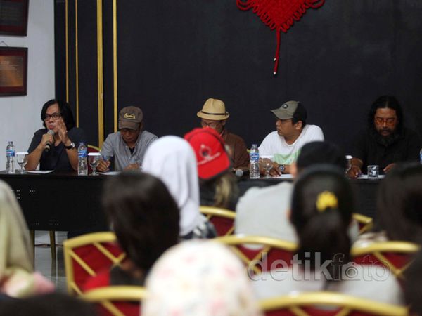 Sarasehan Seniman di Gedung Chadranaya