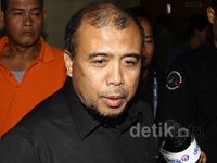 Patrialis Akbar Temui Akil di Tipikor
