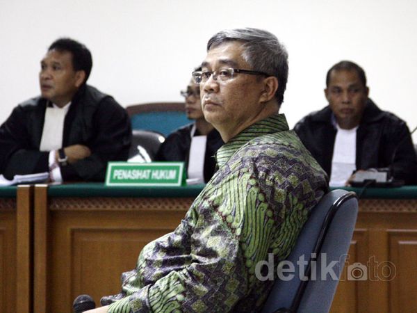 Akil Mochtar Jalani Sidang Perdana