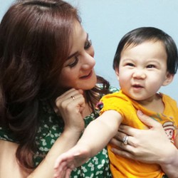 Sibuk Urus Anak, Astrid Tiar Makin Langsing