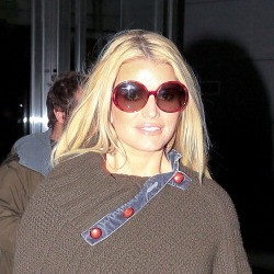 Jessica Simpson Masih Rahasiakan Tanggal Pernikahan