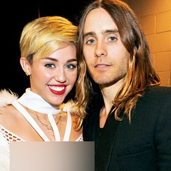 Sama-sama Suka Bugil, Miley Cyrus dan Jared Leto Berkencan
