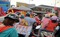 Gerai McDonalds Pertama di Vietnam Diserbu Ribuan Pengunjung