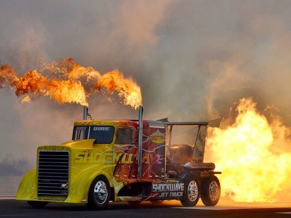 Truk Berkecepatan 604 Km/Jam