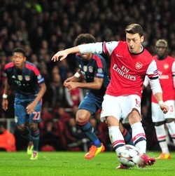 Ballack Duga Oezil Belum Diterima Sepenuhnya oleh Para Pemain Arsenal