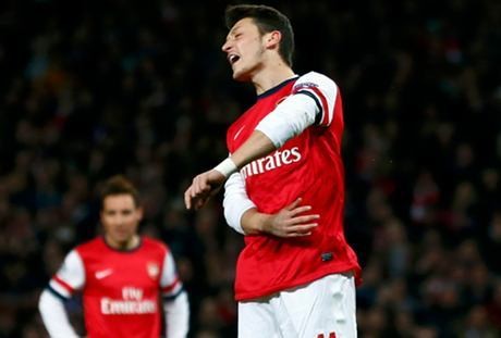 Badai Angin buat Mesut Oezil