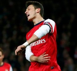 Badai Angin buat Mesut Oezil