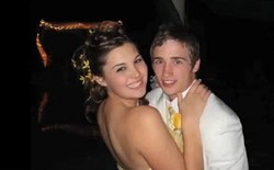 Wanita Tetap Setia Saat Kekasih Koma Harus di Kursi Roda Pasca Kecelakaan