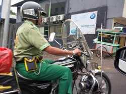 Pemotor CHIPS Nyentrik Terlacak, Dikenal Tetangga dengan Nama Pak Koboi