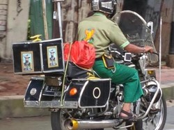 Siapa Pemotor CHIPS Nyentrik yang Berlalu Lalang di Jaksel Ini?
