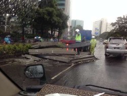 Ini Tumpahan Granit yang Jadi Biang Macet di Rasuna Said Kuningan