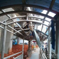 Sebagian Atap Jembatan Halte Busway Karet Hilang dan Belum Diperbaiki