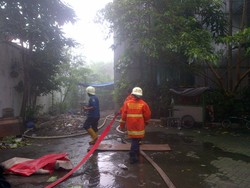 Kebakaran di Gedung Putrindo Tanah Abang Padam, Lalin Lancar