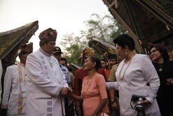 SBY dan Ibu Ani untuk Pertama Kalinya Menyaksikan Pemakaman Adat Toraja