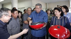 Bersanding Bak Pengantin, SBY dan Ibu Ani Dianugerahi Gelar Adat Luwu