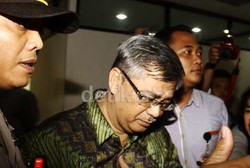 Dibumbui Emosi, Ini 3 Komunikasi Akil Pada Klien Suap