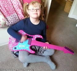 Kisah Evie, Anak Down Syndrome yang Hebat karena Musik