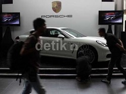 Porsche Siapkan Baby Panamera