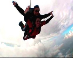 Begini Rasanya Jatuh dari Ketinggian 4.000 Meter!