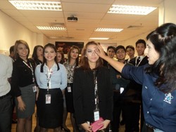 Mengintip Pramugari AirAsia Dandan Sampai Evakuasi