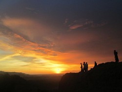 Istimewa, Sunset di Langit Yogyakarta