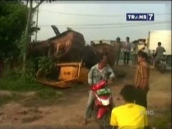 Seorang Pemuda Tewas Tertimpa Alat Berat