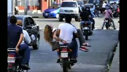 Ikut Demo, Ratu Kecantikan Tertembak di Kepala