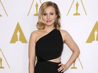 Kristen Bell Elegan Bergaun Hitam