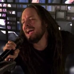 Miley Cyrus, Kanye West Hingga Obama di Video Klip Terbaru Korn