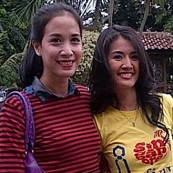 Jenguk Roger Danuarta, Asty Ananta dan Fanny Fabriana Bawa Junk Food