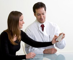 Benarkah Implan Payudara Berisiko Pecah?