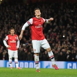 Wenger: Oezil Masih Kecewa Setelah Gagal Eksekusi Penalti