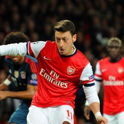 Podolski: Kekalahan Arsenal bukan Salah Oezil Semata