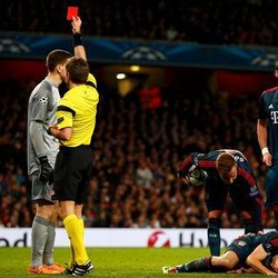 Hukuman Penalti Plus Kartu Merah? Itu Berat buat Kiper