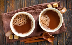 10 Alasan Mengapa Anda Harus Minum Susu Cokelat Malam Ini (1)