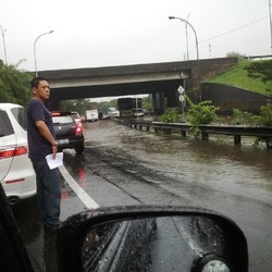Pintu Keluar Tol Bitung Banjir, Kendaraan Putar Balik