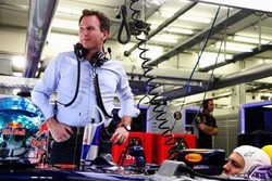 Red Bull Sebut Marcedes Favorit di 2014