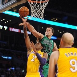 Atasi Celtics, Lakers Akhiri Rentetan Kekalahan