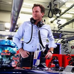 Red Bull Sebut Marcedes Favorit di 2014