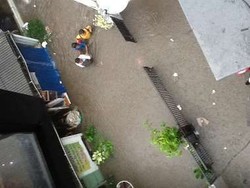 Genangan Air di Benhil Hampir Mencapai Setengah Meter