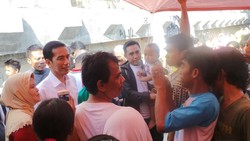 Tinjau Lokasi Banjir di Cawang, Jokowi: Daerahnya Terlalu Rendah