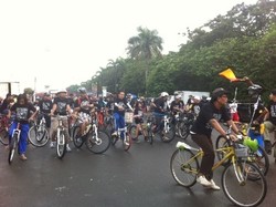 Puluhan Aktivis Anti Korupsi Bersepeda Tolak Politik Uang