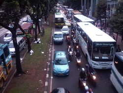 Massa NasDem Bubar, Lalu Lintas Jalan Sudirman Macet Panjang