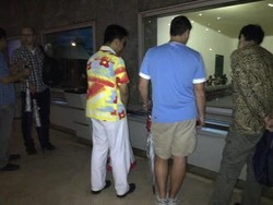 Kala Para Turis Asing Kagumi Diorama Sejarah RI di Monas